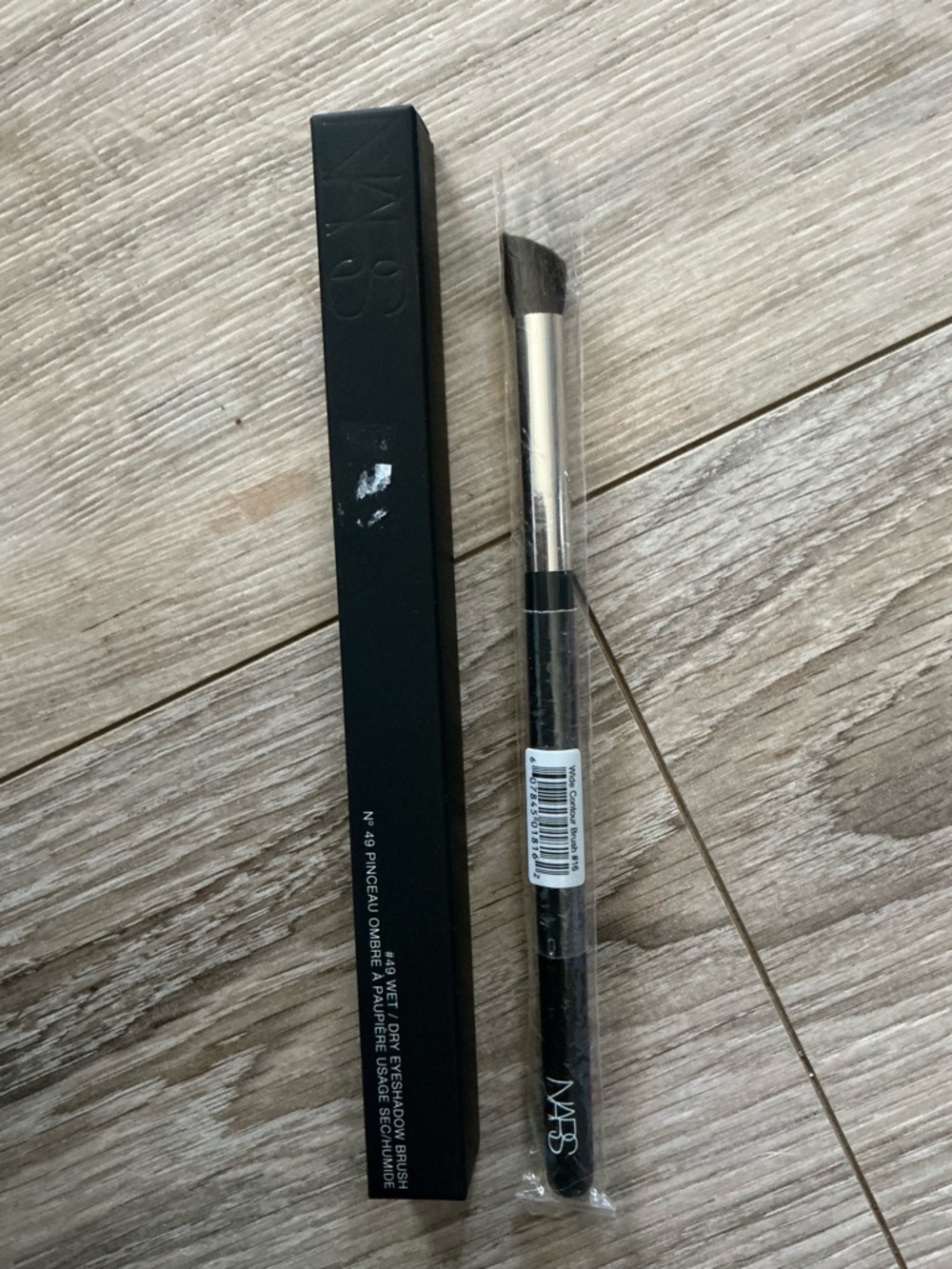 NIP NARS # 49 Wet / Dry Eyeshadow Brush & Wide Contour Brush #16